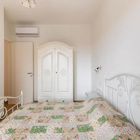 Lägenhet Giardino, A Pochi Passi Dal Mare *